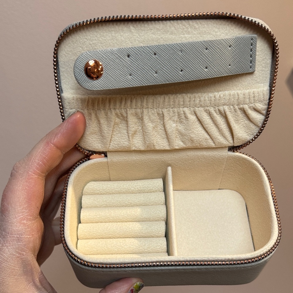 Cosmiya Jewelry Organizer - Picture 2 of 7